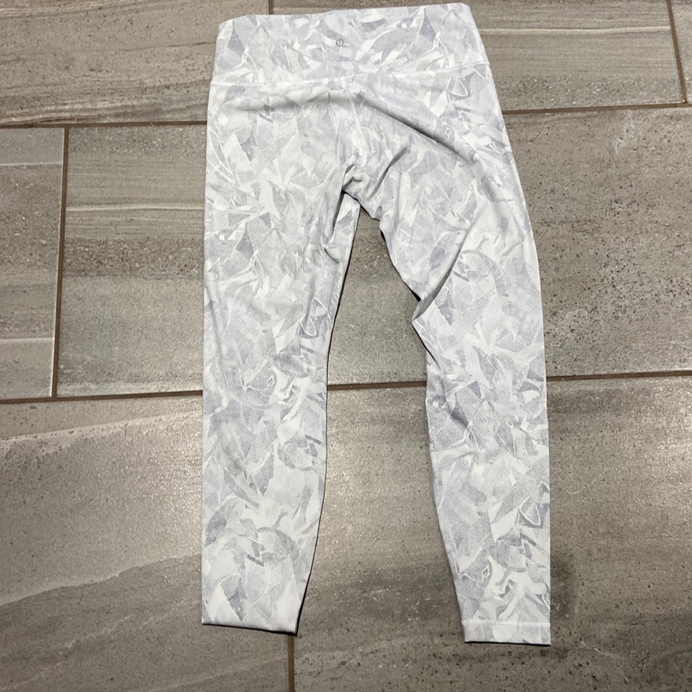 •Lululemon Wunder Under High-Rise Tight 28” Size 12